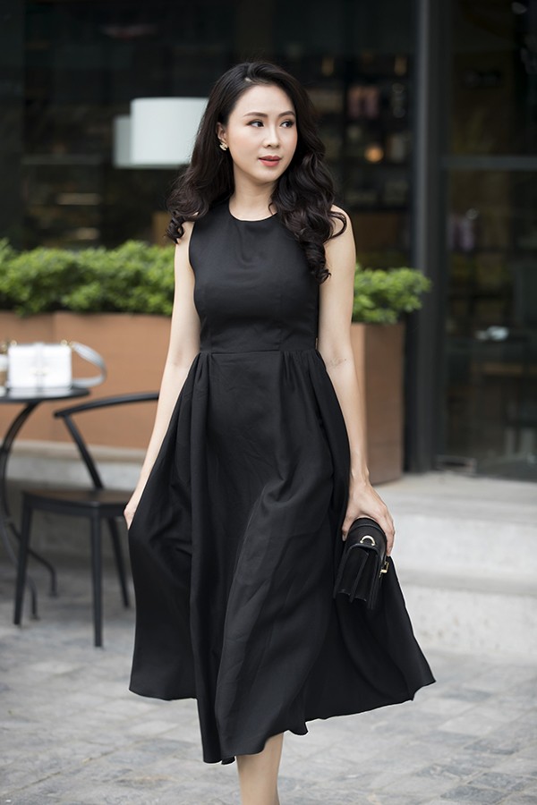10 mẫu váy công sở hợp mốt cho nàng đón hè ảnh 9