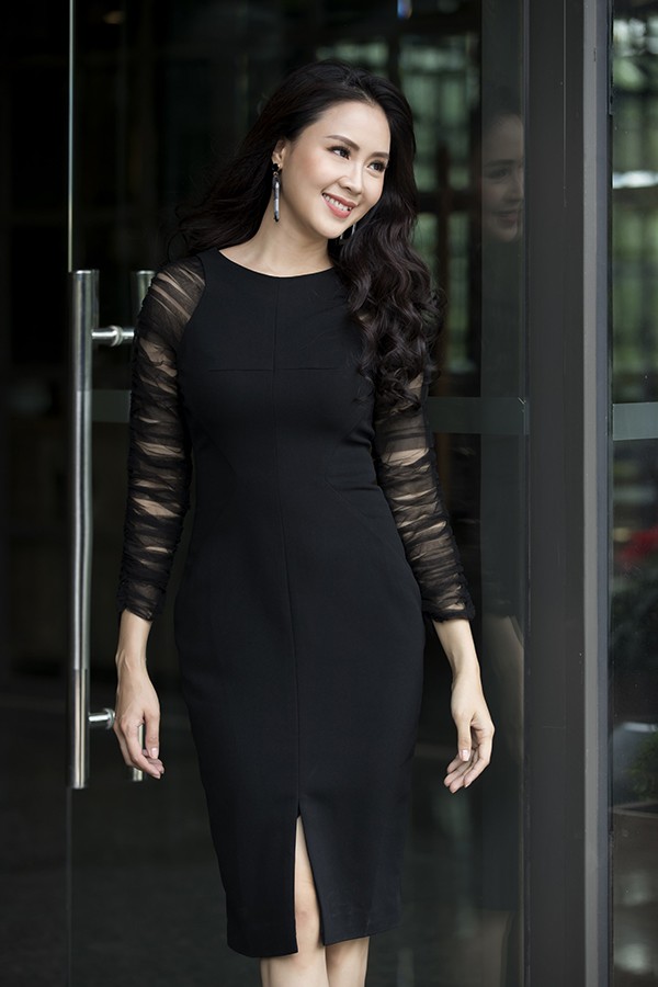 10 mẫu váy công sở hợp mốt cho nàng đón hè ảnh 6