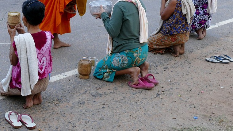 Hình ảnh đẹp mỗi sáng trên khắp đất nước Lào ảnh 3