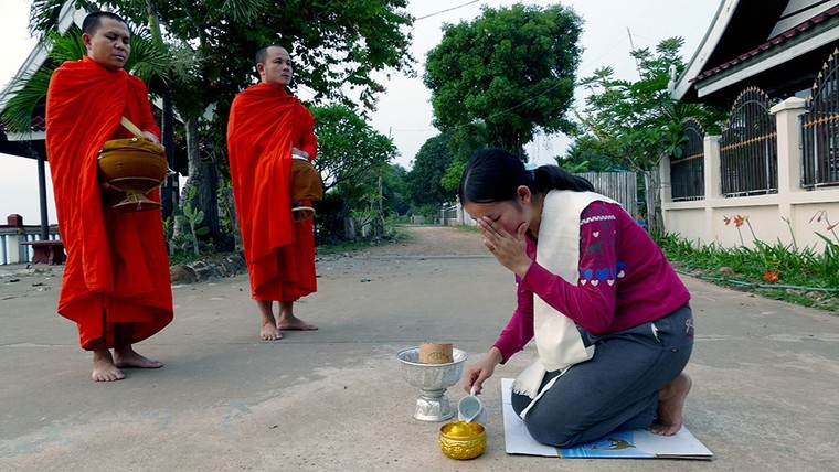 Hình ảnh đẹp mỗi sáng trên khắp đất nước Lào ảnh 8