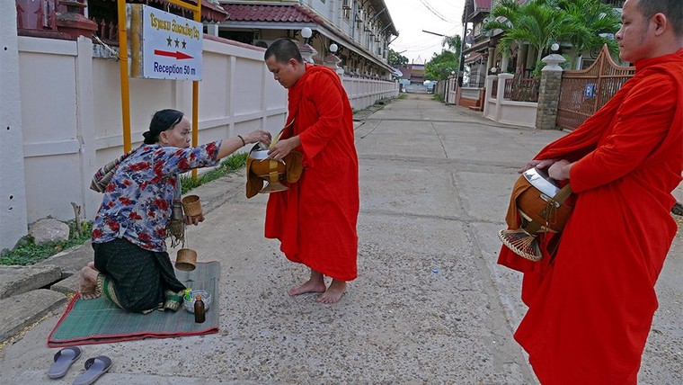 Hình ảnh đẹp mỗi sáng trên khắp đất nước Lào ảnh 7