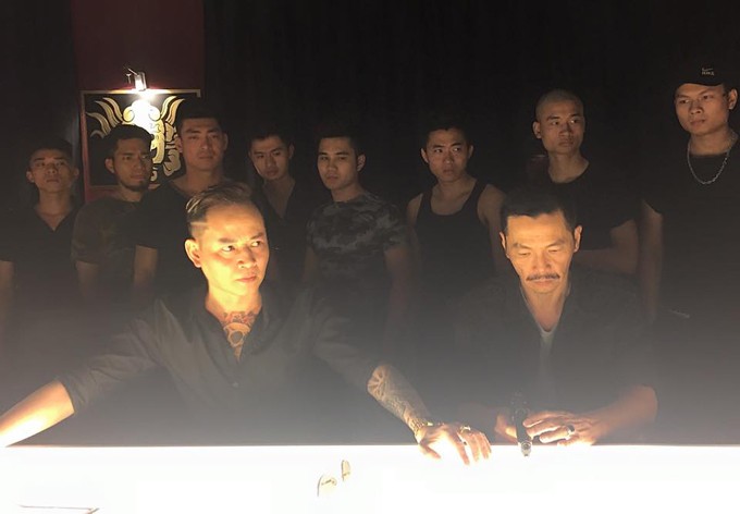 Việt Anh hóa trang be bét máu ở hậu trường 'Người phán xử' ngoại truyện ảnh 5