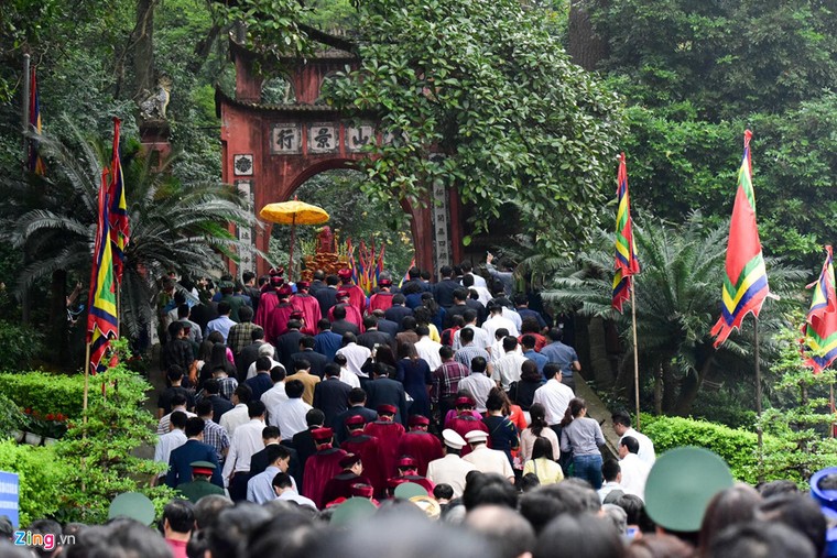 Thủ tướng Nguyễn Xuân Phúc dâng hương tại Đền Hùng trong mưa ảnh 3