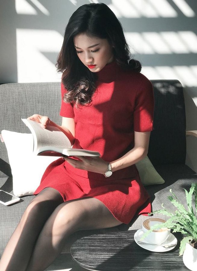 Nhan sắc nổi trội của MC cao 1m81 mới đầu quân cho VTV ảnh 3