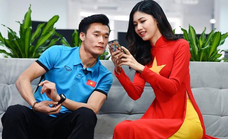 Nhan sắc nổi trội của MC cao 1m81 mới đầu quân cho VTV ảnh 15