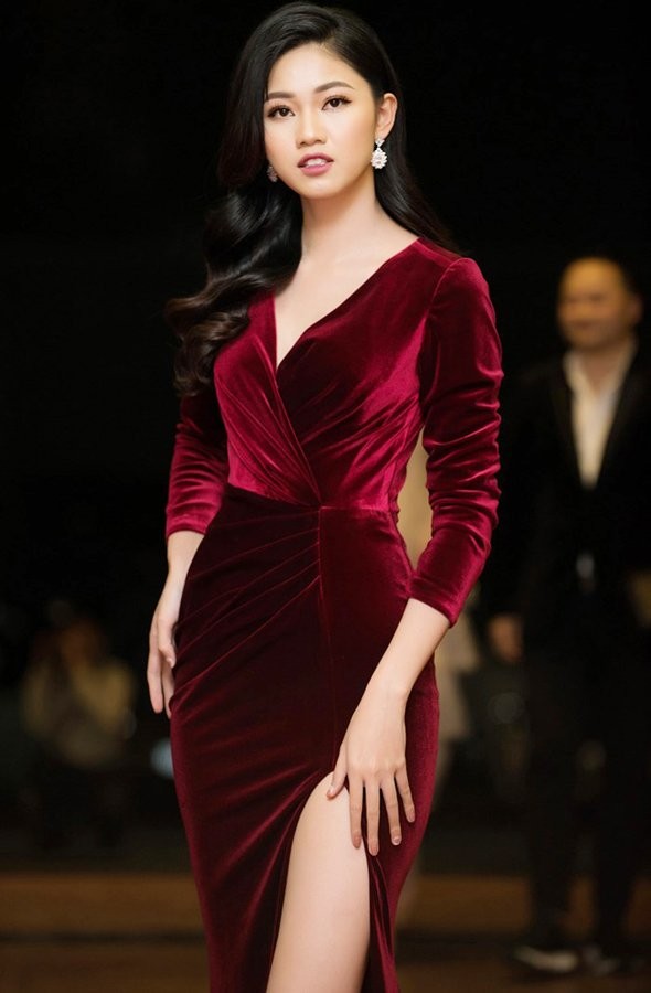 Nhan sắc nổi trội của MC cao 1m81 mới đầu quân cho VTV ảnh 6