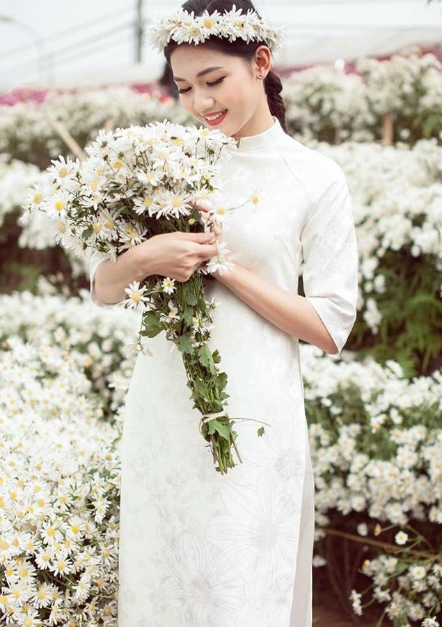 Nhan sắc nổi trội của MC cao 1m81 mới đầu quân cho VTV ảnh 16