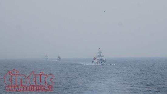 Cảnh sát biển Việt Nam - Trung Quốc kiểm tra tàu cá trên Vịnh Bắc Bộ ảnh 1