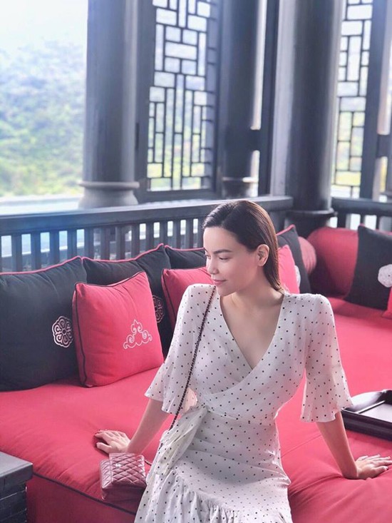 Sao Việt chuộng sắc trắng trong mùa oi nồng ảnh 3