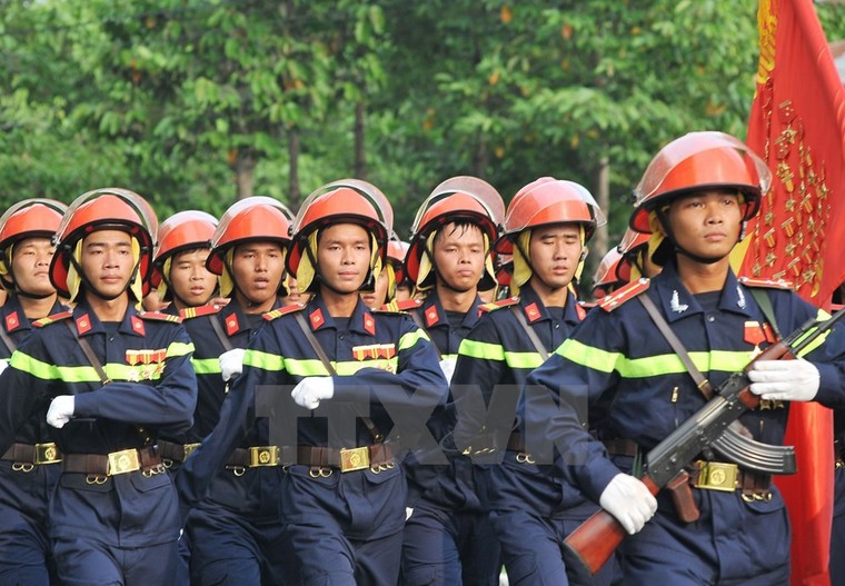 Bỏ cấp trung gian, tinh gọn bộ máy ảnh 2