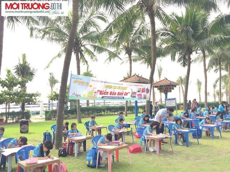 Chùm ảnh: Hơn 100 học sinh thi vẽ tranh “Biển đảo quê em” ở Đà Nẵng ảnh 1