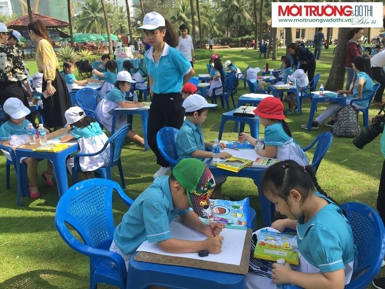 Chùm ảnh: Hơn 100 học sinh thi vẽ tranh “Biển đảo quê em” ở Đà Nẵng ảnh 6