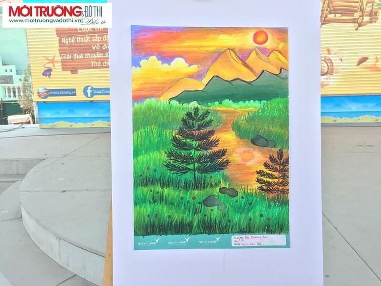 Chùm ảnh: Hơn 100 học sinh thi vẽ tranh “Biển đảo quê em” ở Đà Nẵng ảnh 7