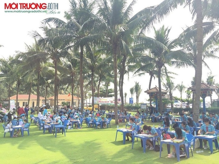 Chùm ảnh: Hơn 100 học sinh thi vẽ tranh “Biển đảo quê em” ở Đà Nẵng ảnh 9