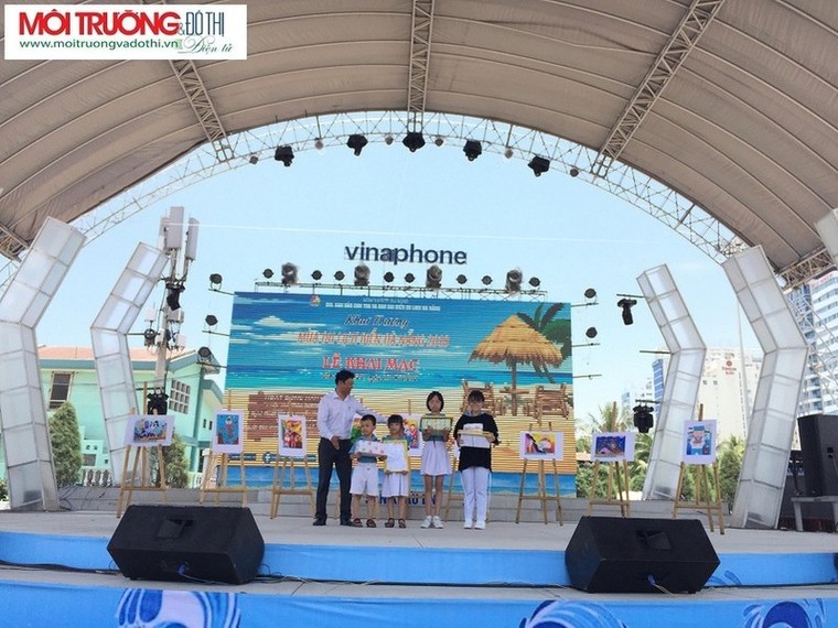 Chùm ảnh: Hơn 100 học sinh thi vẽ tranh “Biển đảo quê em” ở Đà Nẵng ảnh 10