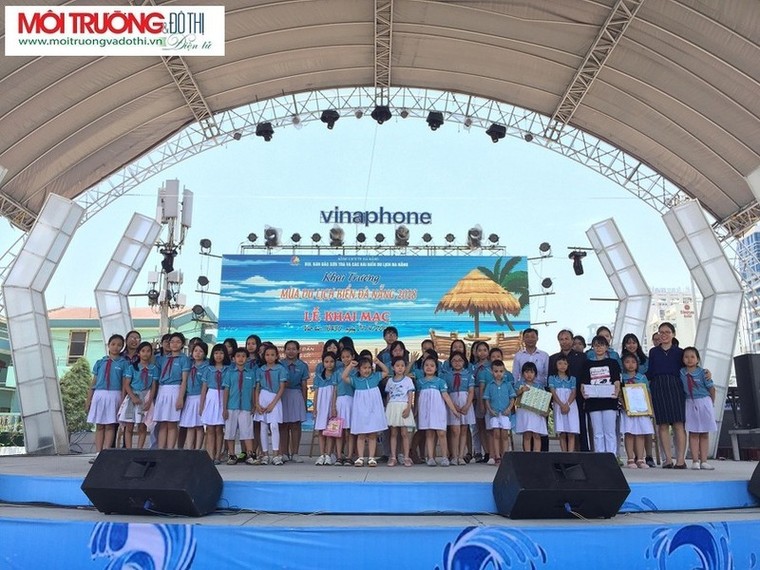 Chùm ảnh: Hơn 100 học sinh thi vẽ tranh “Biển đảo quê em” ở Đà Nẵng ảnh 11