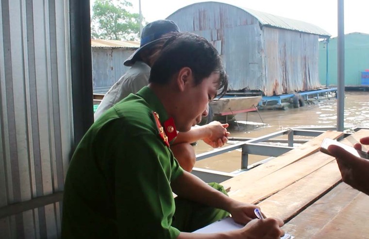 Diễn biến bất ngờ vụ người phụ nữ lái đò mất tích ảnh 2