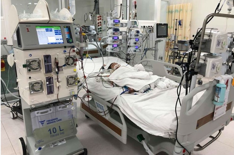 Hai giờ giành giật tính mạng bé trai khỏi tử thần ảnh 1