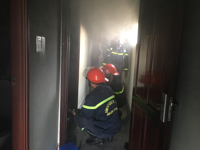 Du khách cứu 2 em nhỏ trong đám cháy: ‘Ai chứng kiến cũng sẵn sàng cứu’ ảnh 7