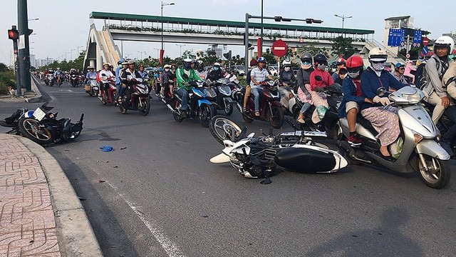 Bệnh viện tại TP.HCM oằn mình cấp cứu hơn 8.000 người dịp lễ ảnh 1