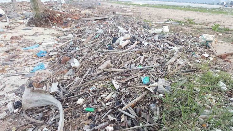 Quảng Ninh: Rác ngập ngụa bãi tắm ở đảo Tuần Châu ảnh 3
