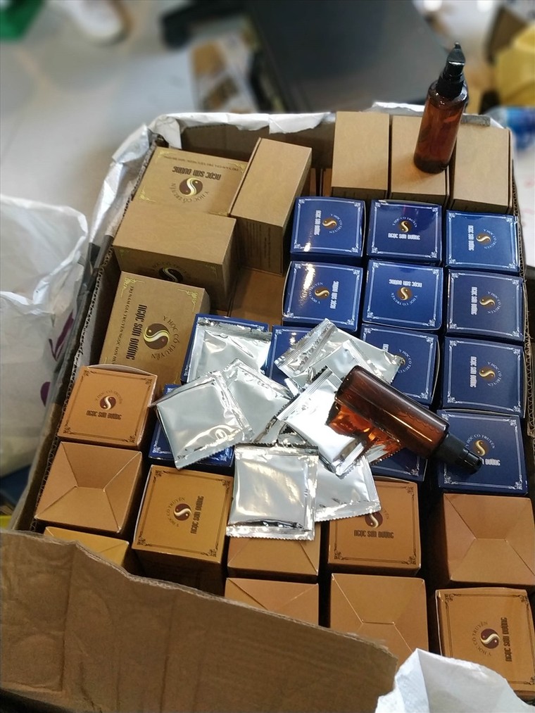 Hà Nội: Tịch thu hàng nghìn gói mỹ phẩm không rõ nguồn gốc ảnh 5