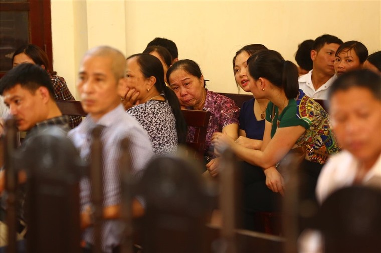 Hoãn phiên tòa sơ thẩm xét xử vụ tai biến chạy thận tại tỉnh Hòa Bình ảnh 3