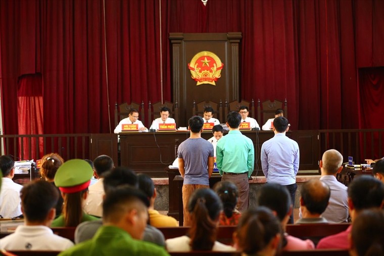 Hoãn phiên tòa sơ thẩm xét xử vụ tai biến chạy thận tại tỉnh Hòa Bình ảnh 1