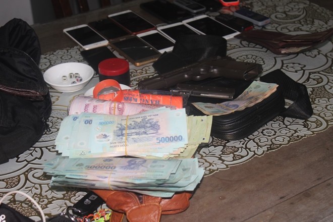 Phá sòng bạc quy mô lớn có trang bị súng trên ngọn đồi hoang vắng ảnh 1