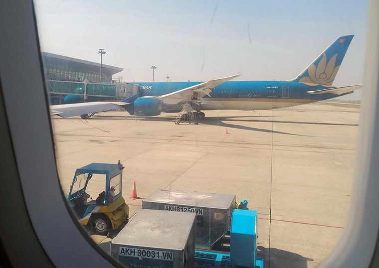 Máy bay Vietnam Airlines gặp sự cố, hàng trăm hành khách phải ngủ qua đêm tại sân bay Đà Nẵng ảnh 4