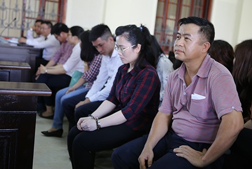 Hoãn xét xử kiều nữ ngân hàng chiếm đoạt 50 tỷ của khách VIP ảnh 2