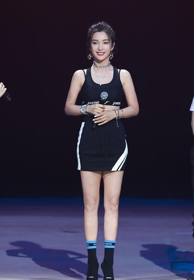 Sắc vóc quên tuổi của người đẹp U50 Lý Băng Băng ảnh 19