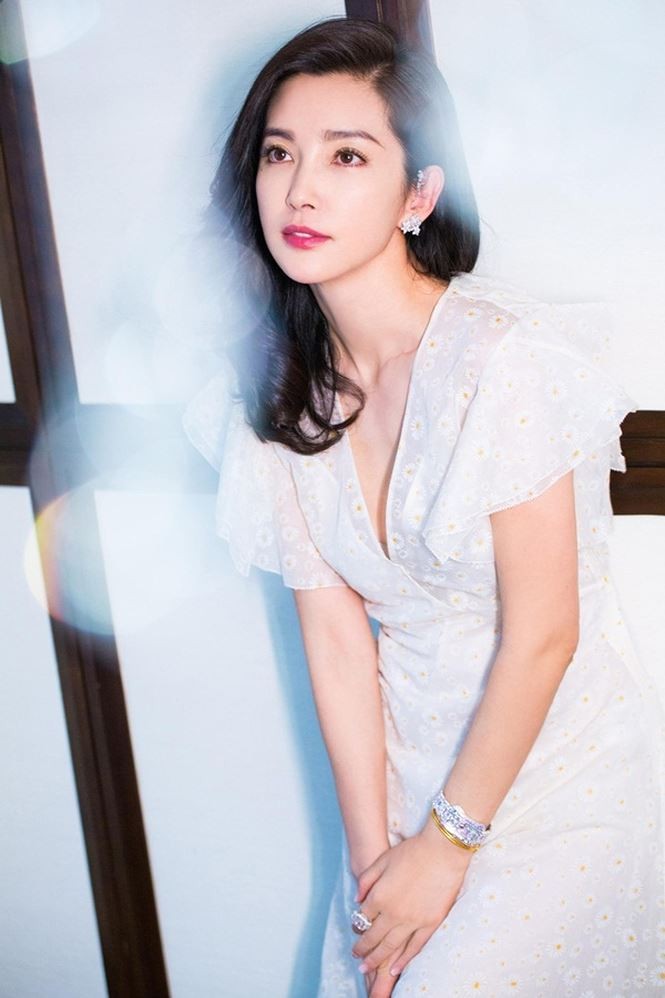 Sắc vóc quên tuổi của người đẹp U50 Lý Băng Băng ảnh 8