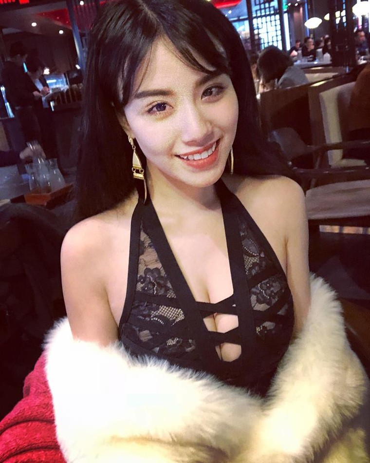 Loạt ảnh quá nóng bỏng của Linh Miu ảnh 3