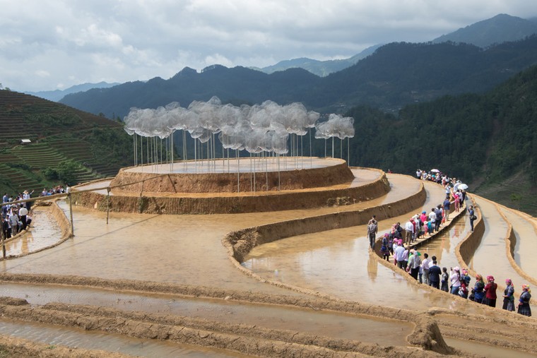 Xếp hàng xem mây pha lê trên ruộng bậc thang đang gây xôn xao ảnh 1