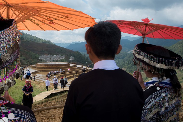 Xếp hàng xem mây pha lê trên ruộng bậc thang đang gây xôn xao ảnh 10