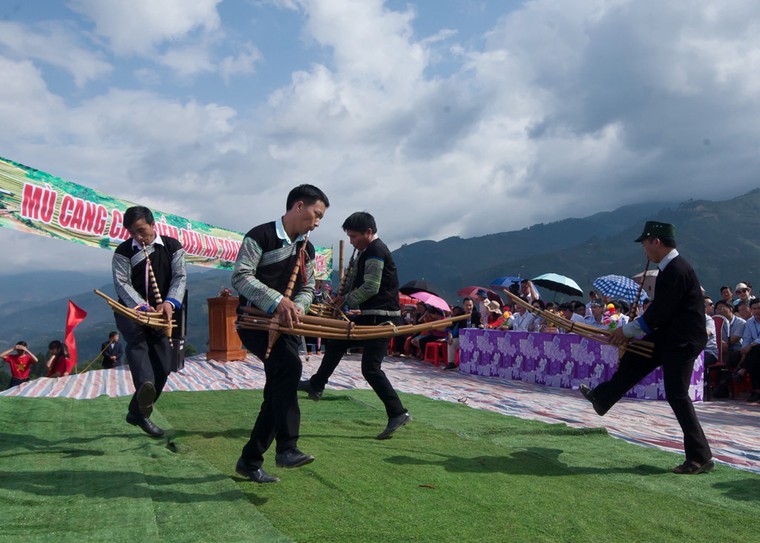 Xếp hàng xem mây pha lê trên ruộng bậc thang đang gây xôn xao ảnh 6