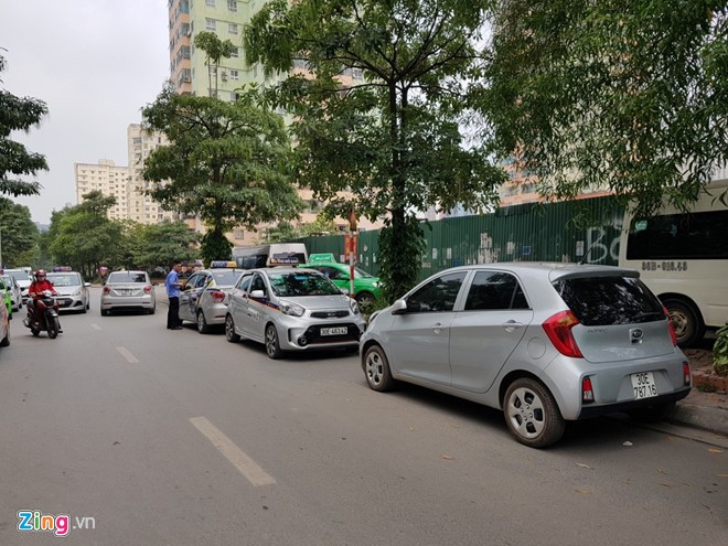 Thu nhập giảm, tài xế Grab người bỏ việc, người về taxi truyền thống ảnh 3