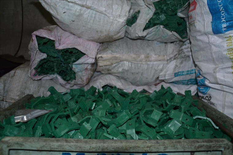 Hà Nội: Thu giữ, niêm phong hàng nghìn sản phẩm thanh kẹp giả mạo nhãn hiệu ảnh 4