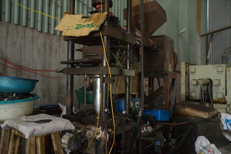 Hà Nội: Thu giữ, niêm phong hàng nghìn sản phẩm thanh kẹp giả mạo nhãn hiệu ảnh 3