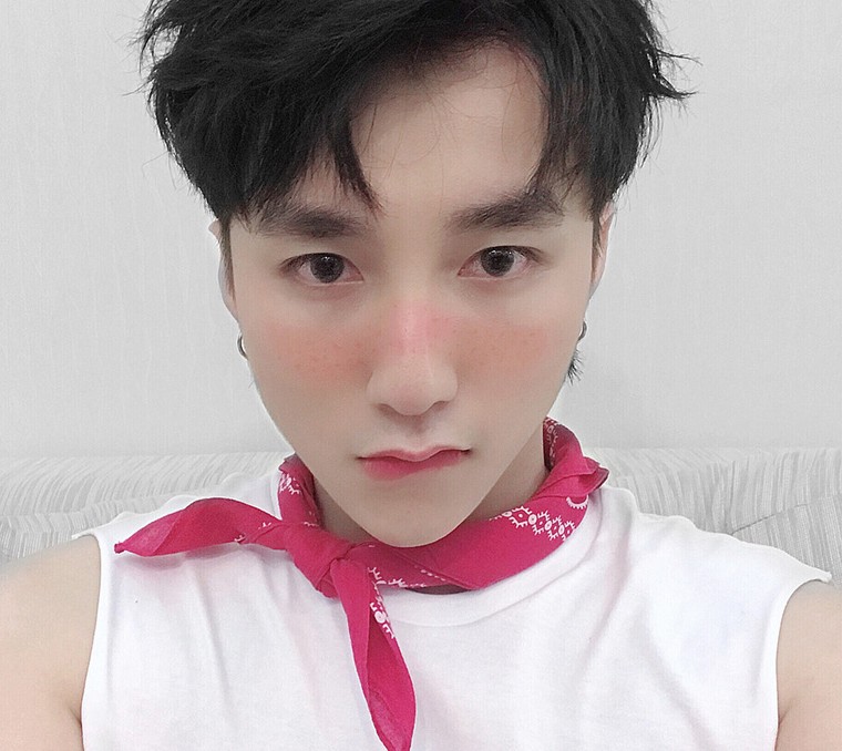 Trang điểm nữ tính, Sơn Tùng M-TP là nhân vật được chú ý nhất Internet ảnh 2