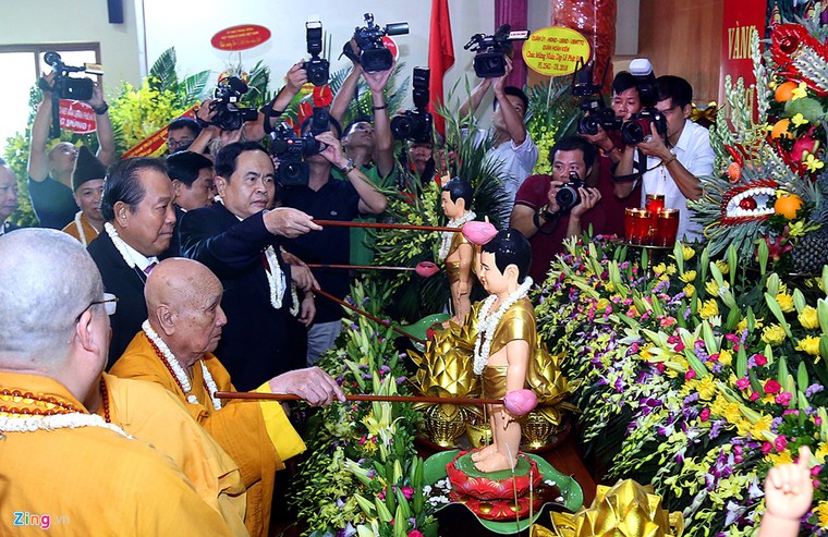 Phóng sinh ở Hà Nội, Sài Gòn, rước Phật tại Huế ngày Phật đản ảnh 1