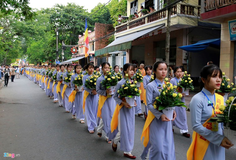 Phóng sinh ở Hà Nội, Sài Gòn, rước Phật tại Huế ngày Phật đản ảnh 13