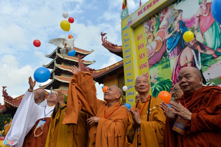 Phóng sinh ở Hà Nội, Sài Gòn, rước Phật tại Huế ngày Phật đản ảnh 4