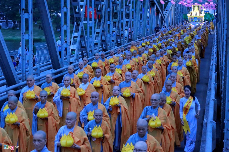 Phóng sinh ở Hà Nội, Sài Gòn, rước Phật tại Huế ngày Phật đản ảnh 8