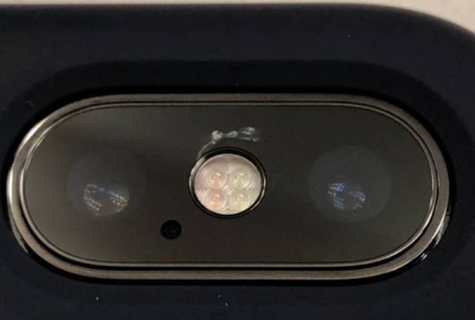 Ngày càng nhiều trường hợp iPhone X bị nứt kính camera không rõ lý do ảnh 1