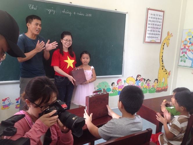 Những đứa trẻ ở Trường Sa ảnh 1