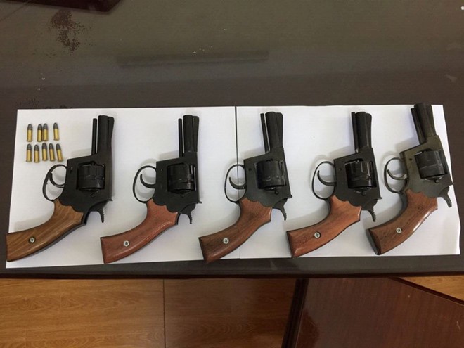 Hải Dương: Bắt kẻ chuyên sản xuất ‘hàng nóng’ cho giới xã hội đen ảnh 2