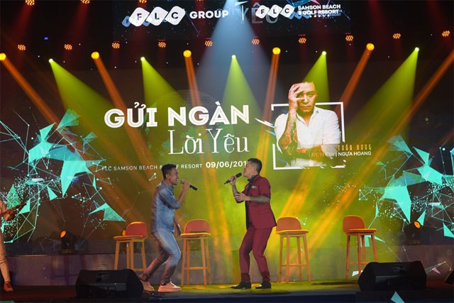 Tuấn Hưng lần đầu 'khoe' bố mẹ tại sân khấu FLC Sầm Sơn ảnh 2