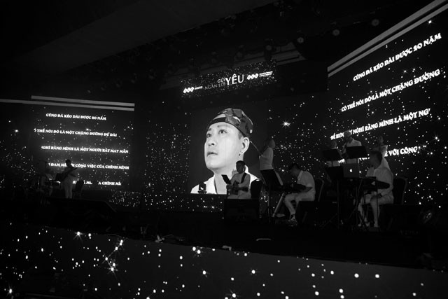 Tuấn Hưng lần đầu 'khoe' bố mẹ tại sân khấu FLC Sầm Sơn ảnh 8